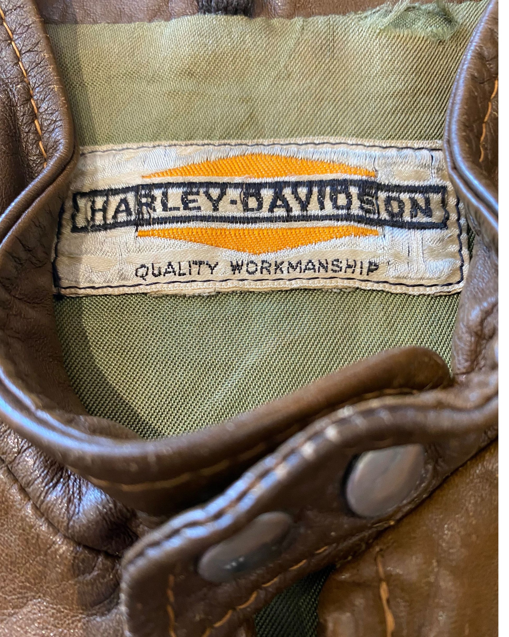 Harley-Davidson brown leather café racer jacket neck tag.
