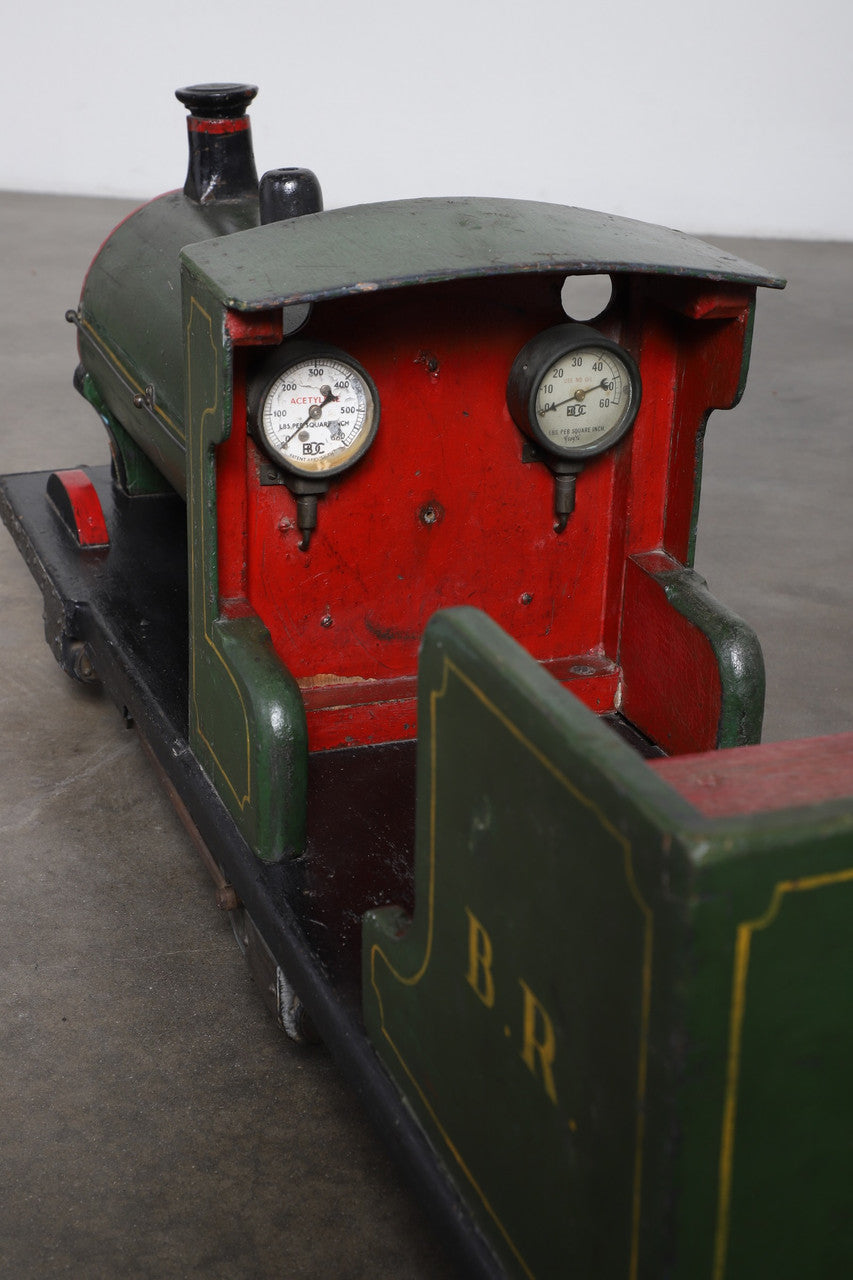 Scale Model Locomotive Train Engine 1940s 48"Lx10"W x17"H View Of Inside Train