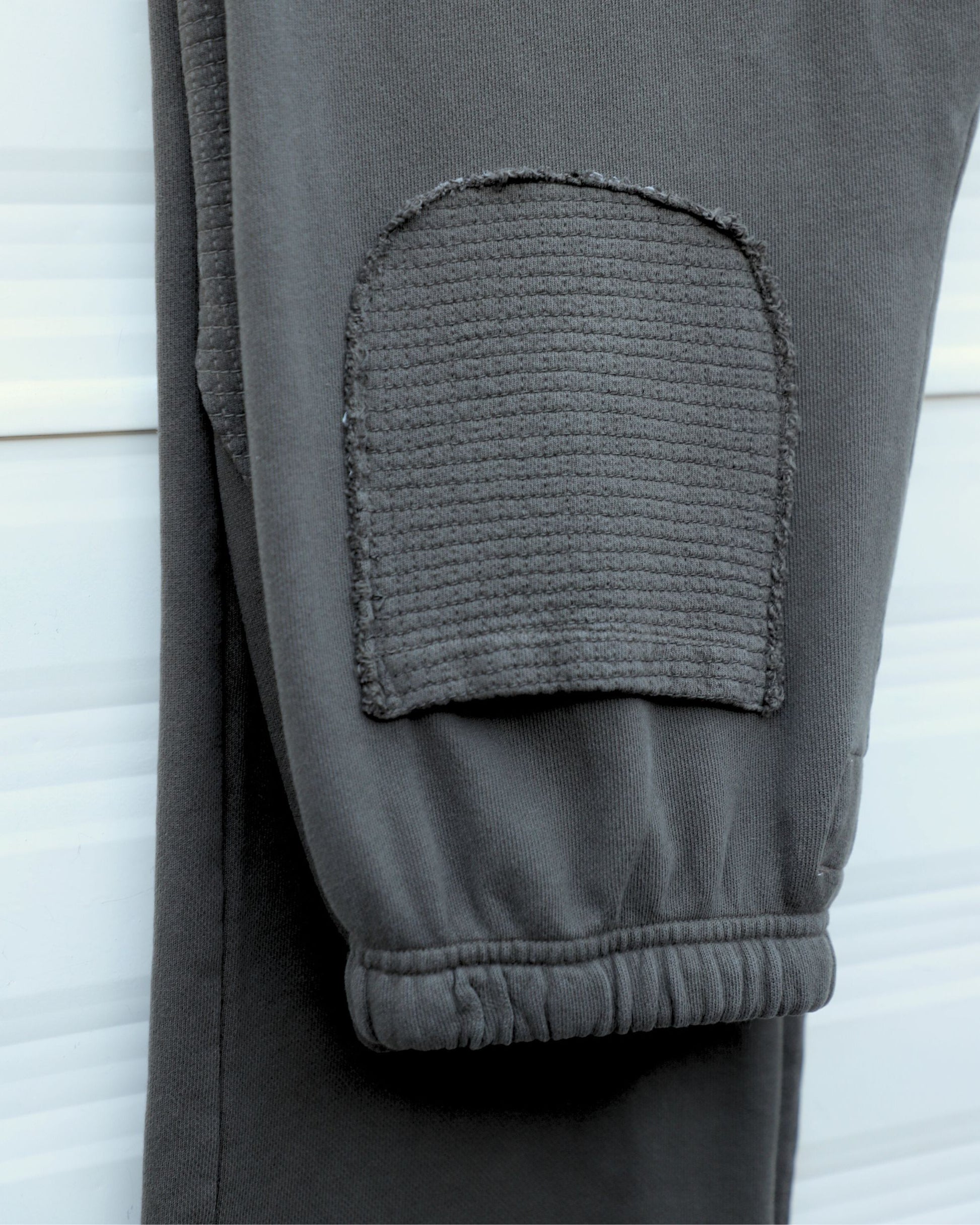 Back pocket with matching crosshatch fabric and tonal stitching.
