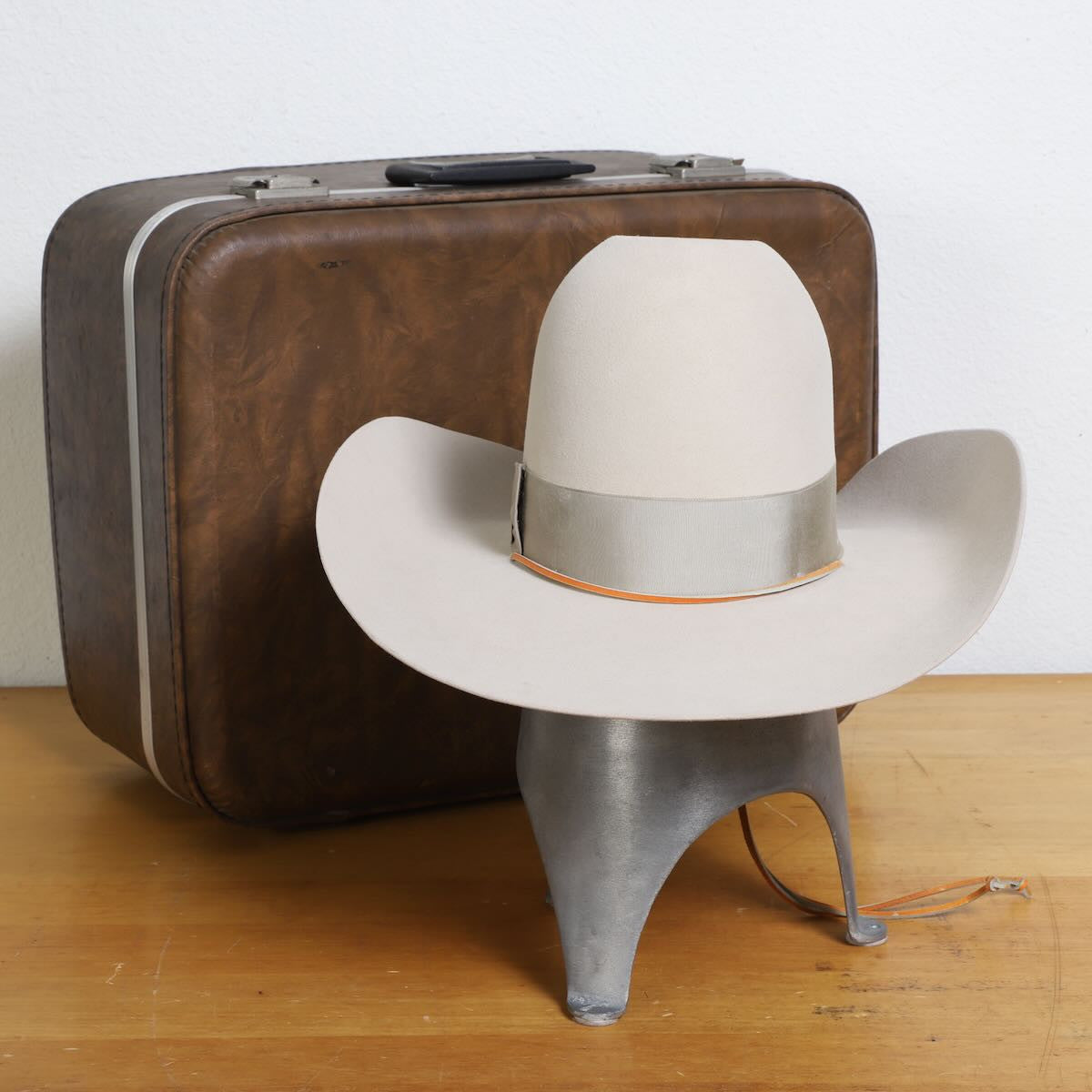 The full view of the back of the Resistol Western Hat 5X Beaver Silverbelly, c. 1960s.