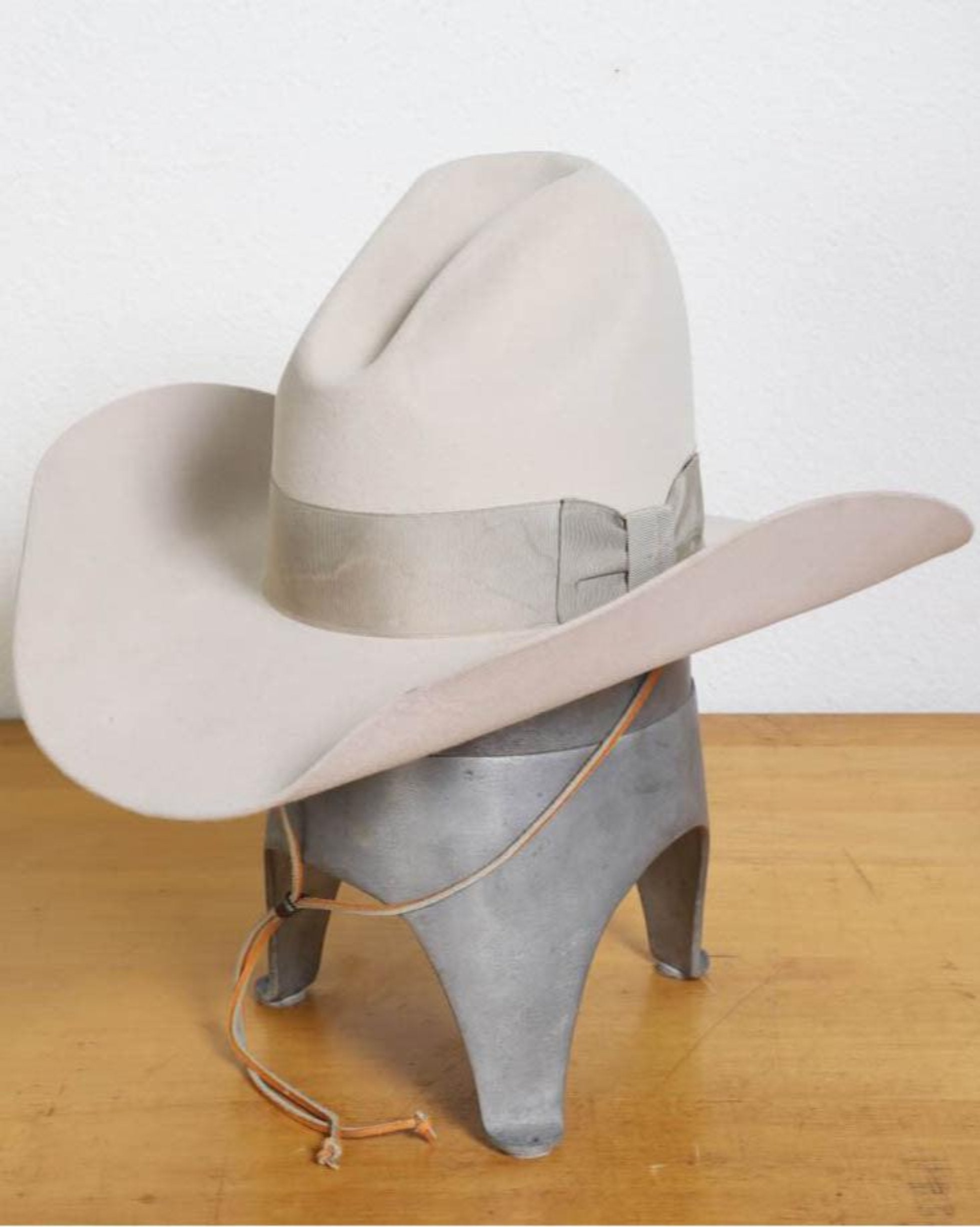 Another full view of the left side of the Resistol Western Hat 5X Beaver Silverbelly, c. 1960s.