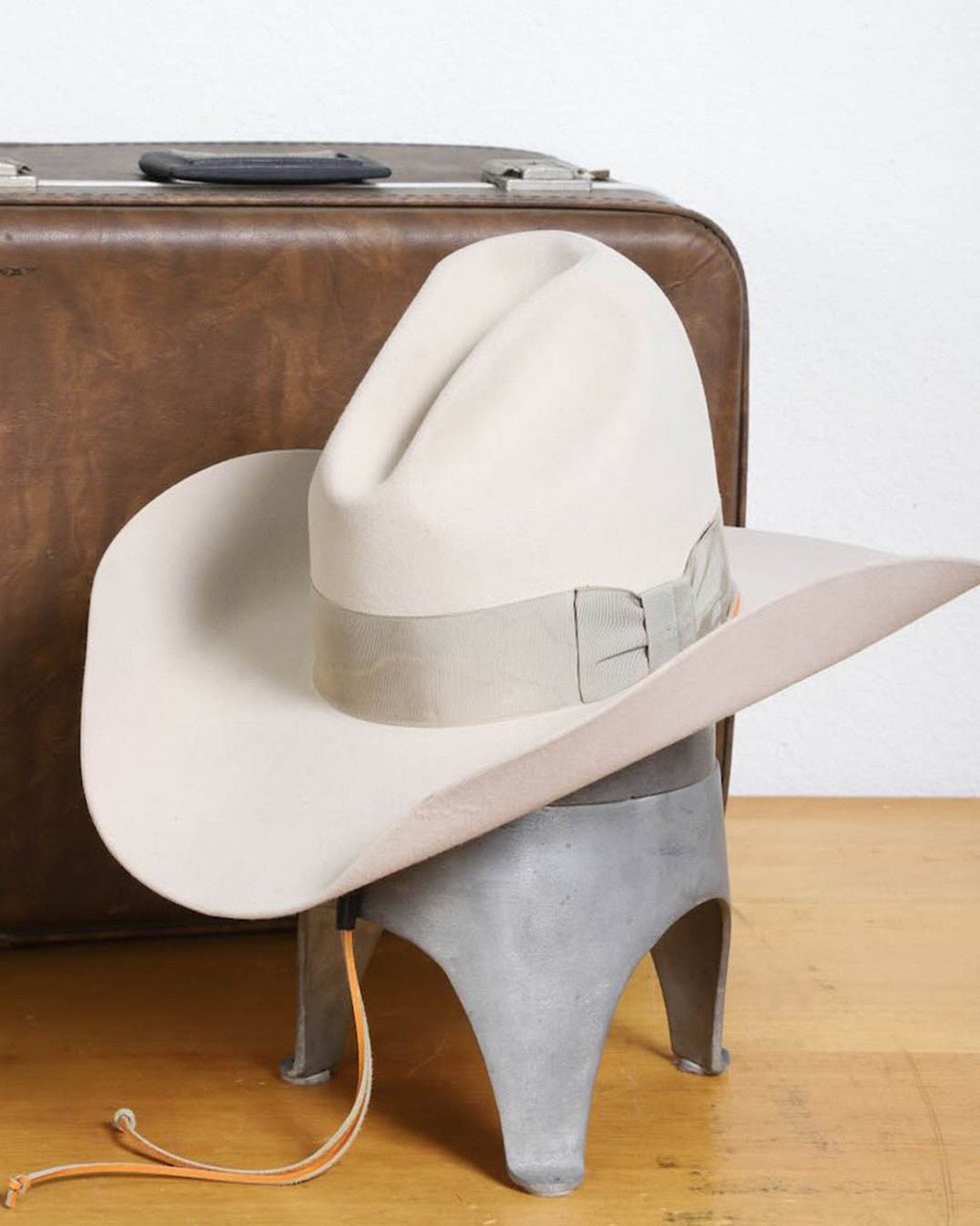 The full view of the left side of the Resistol Western Hat 5X Beaver Silverbelly, c. 1960s.