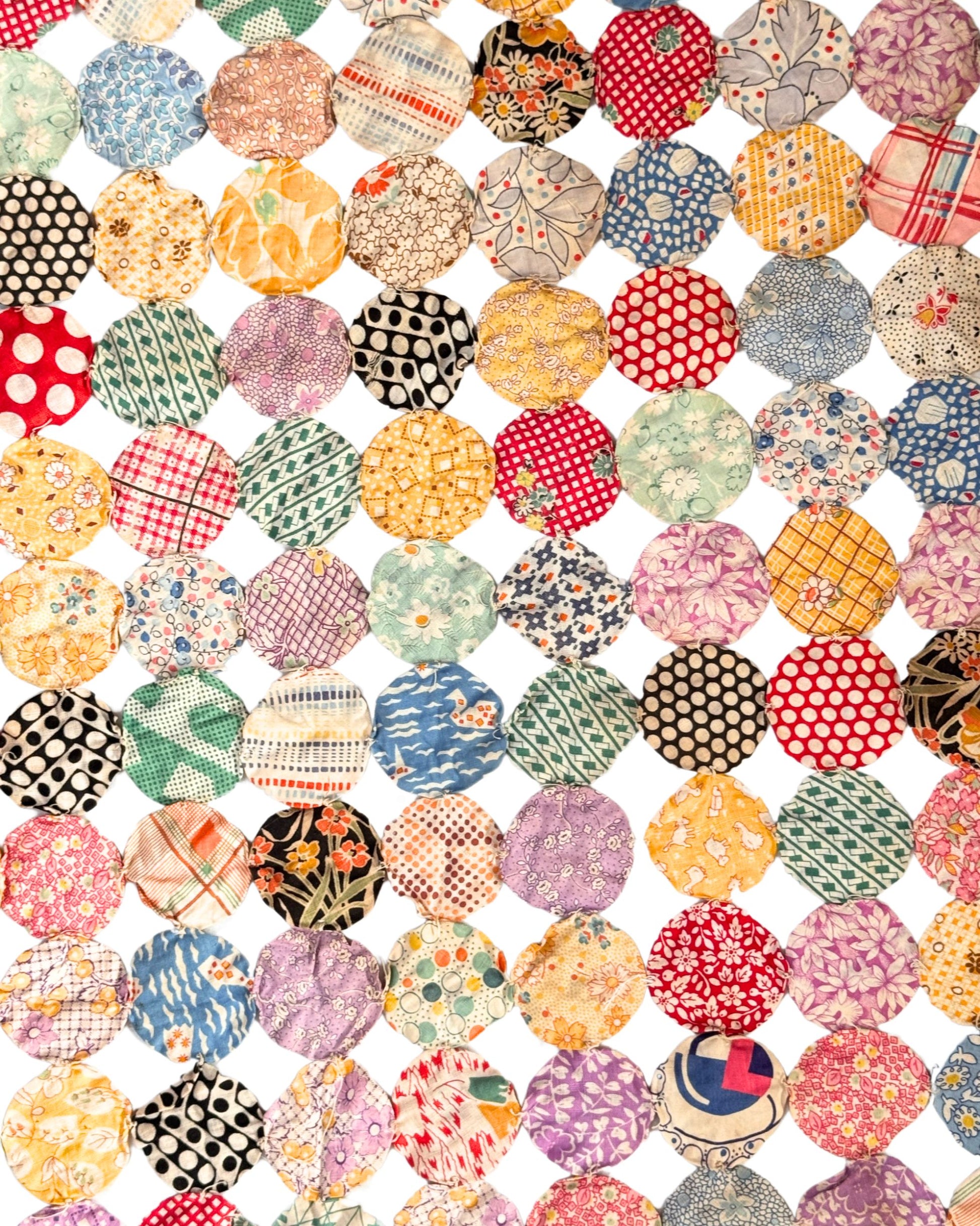 Vintage 1930s–40s Handmade Yo-Yo Quilt - Feed Sack Cotton - 5'5.5" x 6'4.5"